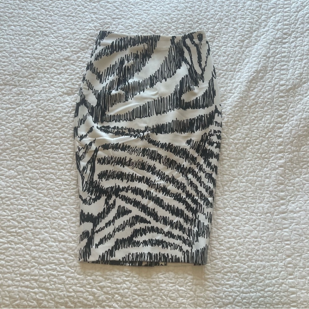 High waisted patterned skirt